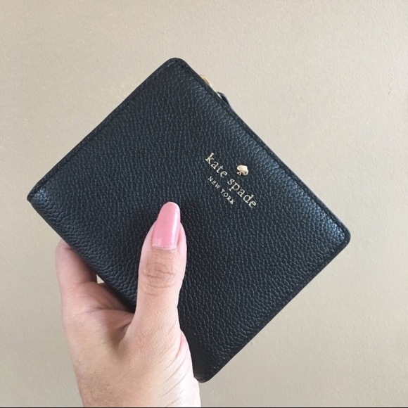 kate spade Handbags - 🍀💕Kate Spade Shawn coin wallet🍀💕